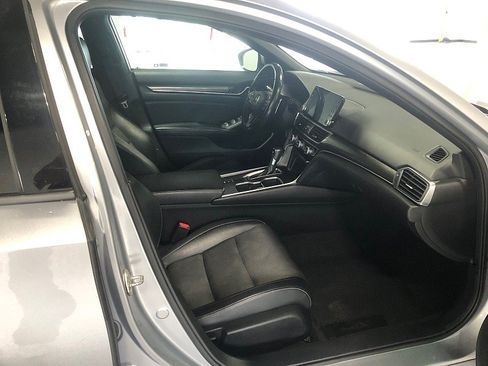 Used 2018 Honda Accord Sport image 19