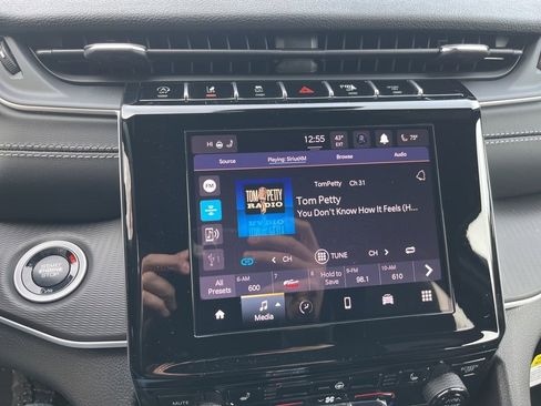 New 2025 Jeep Grand Cherokee Altitude image 24