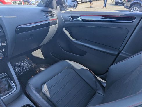 Used 2017 Volkswagen Jetta GLI image 16