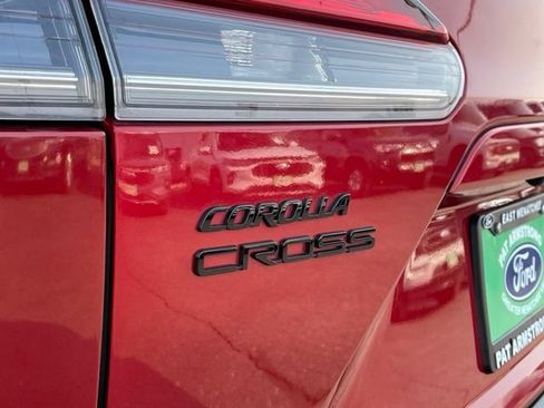 Used 2023 Toyota Corolla Cross XLE w/ Convenience Package AWD/4WD image 7