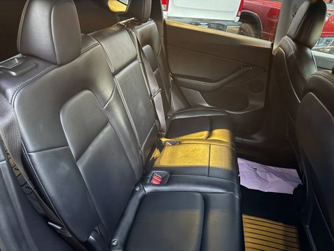 Used 2021 Tesla Model Y Long Range image 28