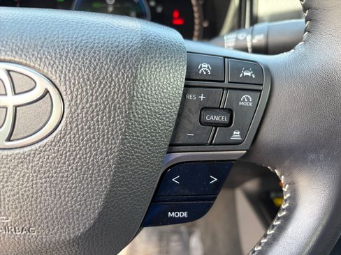 Used 2025 Toyota Camry SE FWD image 15