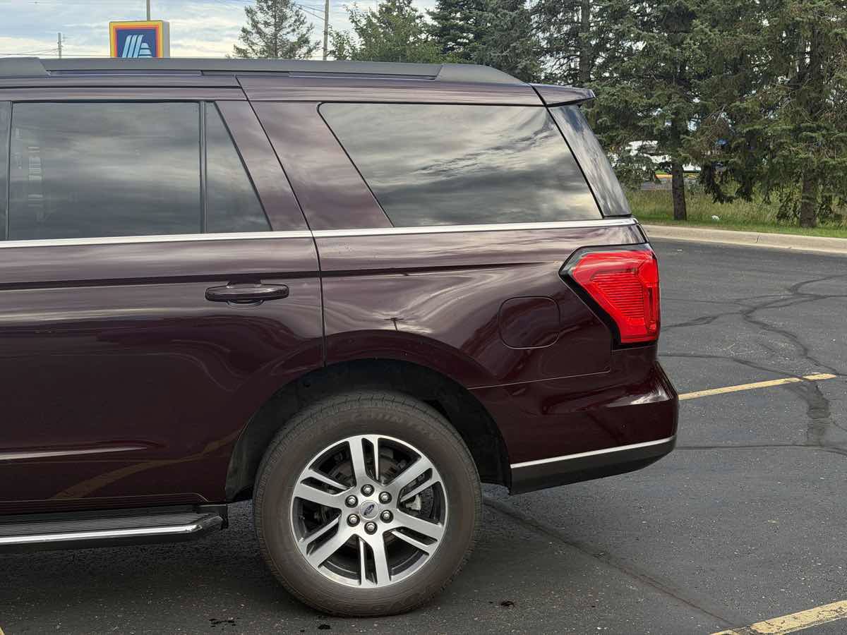 Used 2023 Ford Expedition XLT AWD/4WD image 7