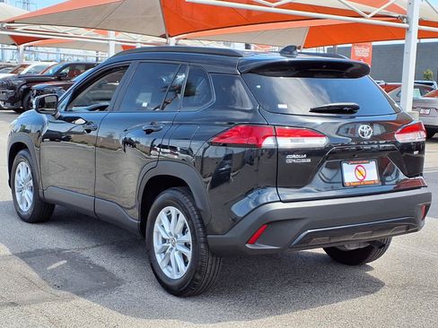 Certified 2025 Toyota Corolla Cross LE FWD image 4