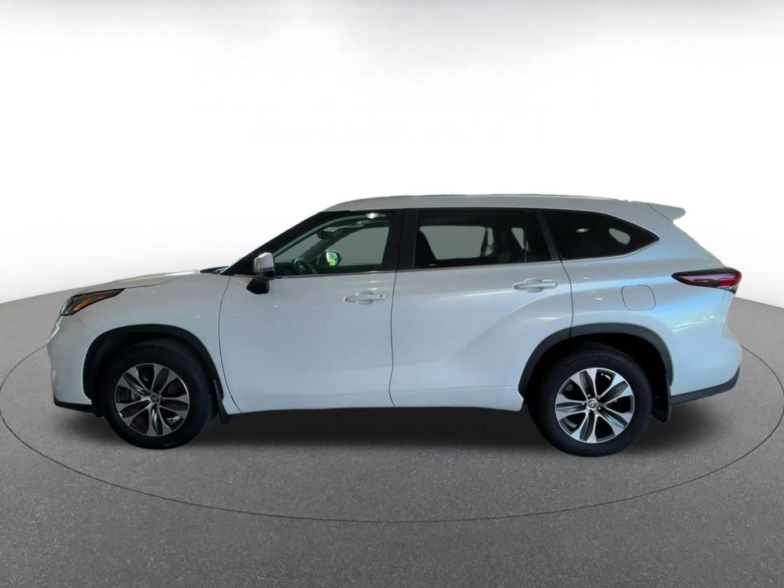 Used 2026 Toyota Highlander XLE AWD/4WD image 8