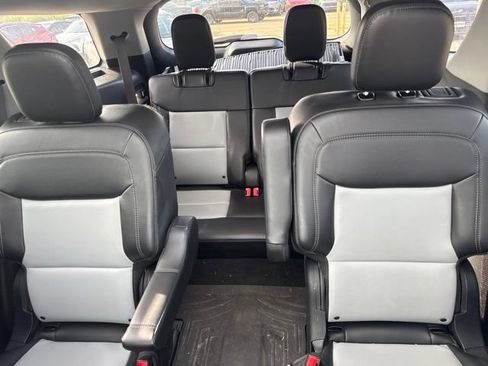 Used 2023 Ford Explorer XLT w/ Equipment Group 202A AWD/4WD image 16