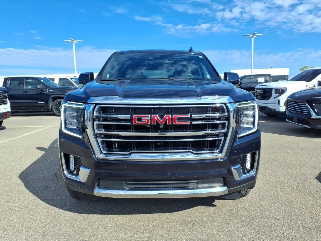 Used 2023 GMC Yukon SLT w/ SLT Premium Package AWD/4WD image 2