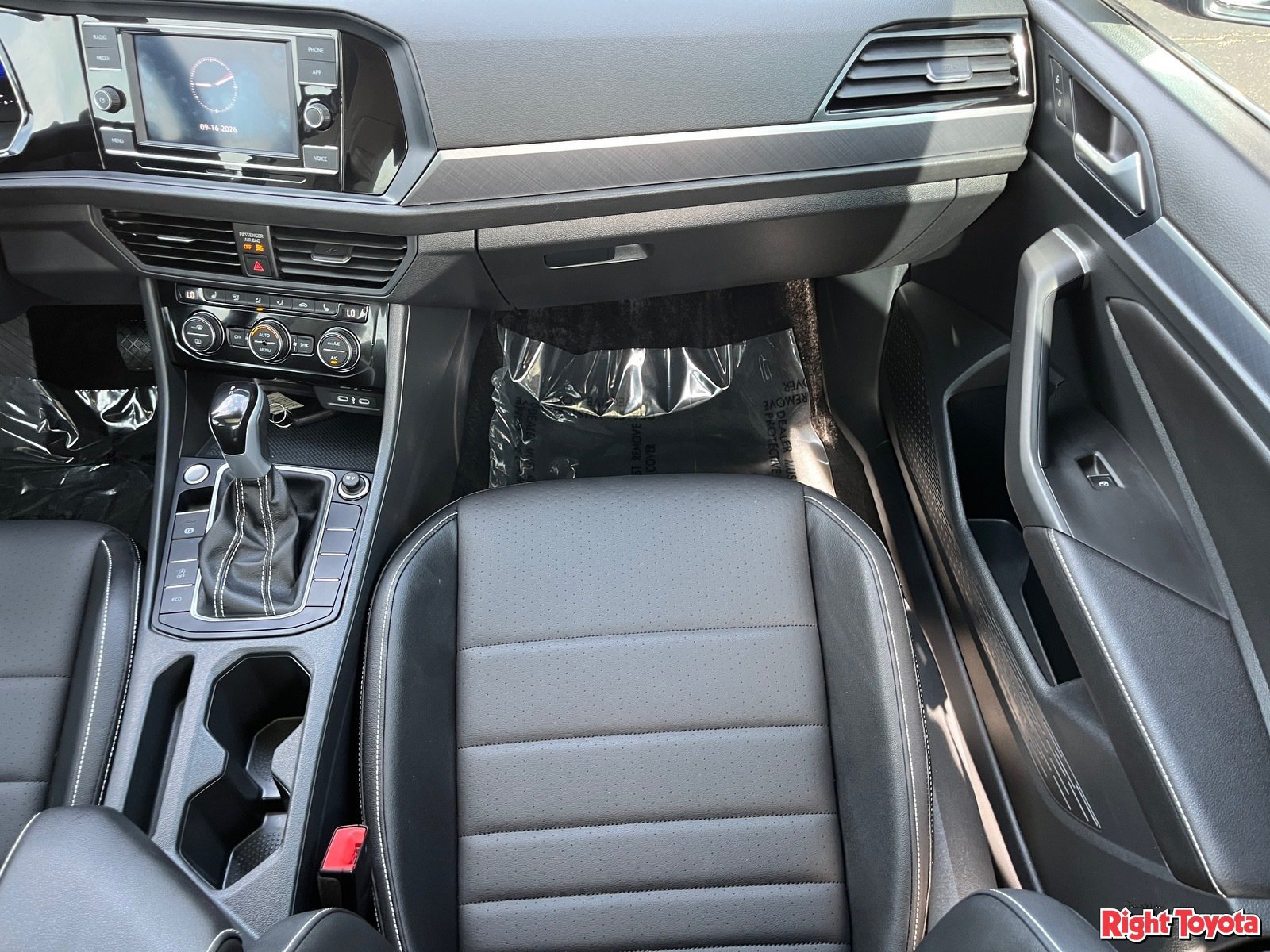 Used 2024 Volkswagen Jetta SE w/ Panoramic Sunroof Package FWD image 18