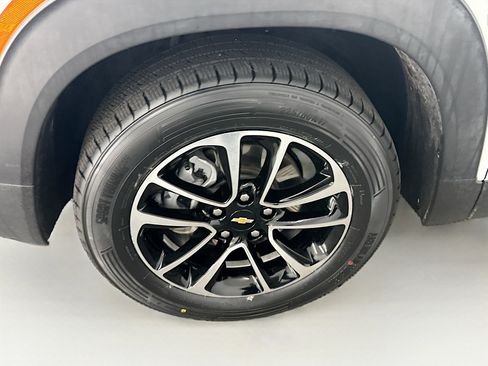 Used 2025 Chevrolet TrailBlazer LT image 11