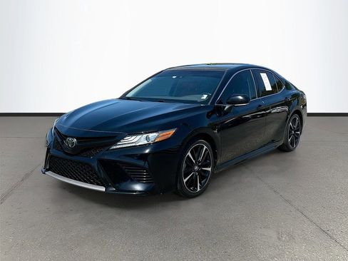 Used 2019 Toyota Camry XSE image 3