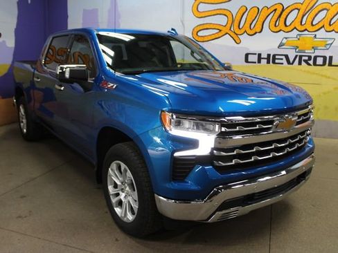 Used 2022 Chevrolet Silverado 1500 LTZ w/ Z71 Off-Road Package AWD/4WD image 2