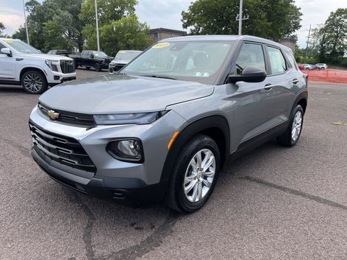 Used 2023 Chevrolet TrailBlazer LS FWD image 3