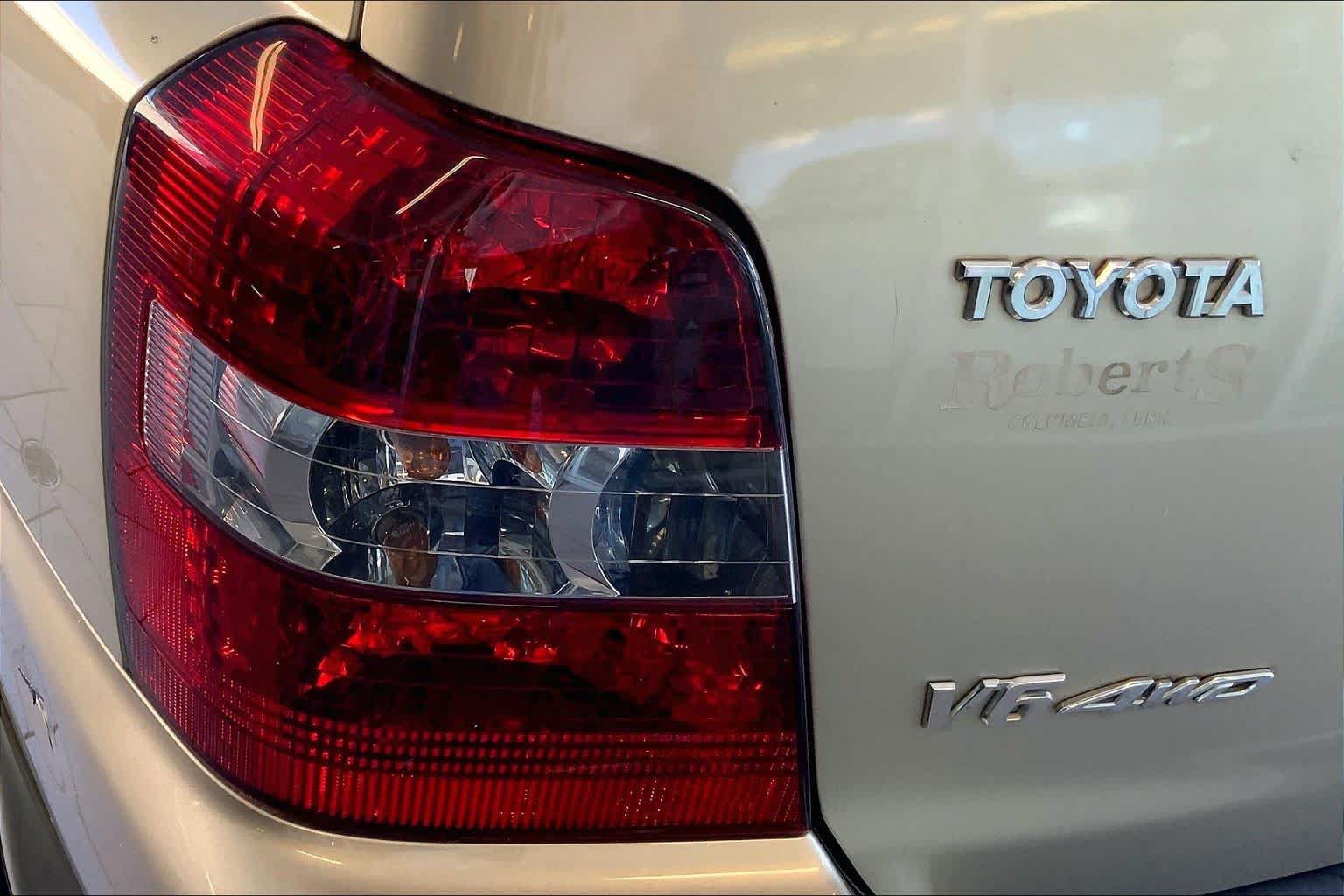 Used 2005 Toyota Highlander 4WD V6 w/ 3rd Row image 32
