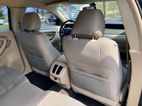 Used 2015 Ford Taurus SE image 26