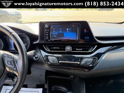 Used 2018 Toyota C-HR XLE FWD image 24
