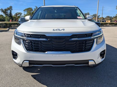 Certified 2025 Kia Seltos EX w/ EX Sunroof Package image 10