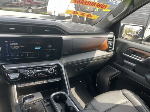 Used 2023 GMC Sierra 1500 Denali w/ Denali Reserve Package AWD/4WD image 40