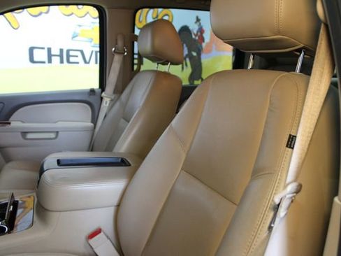 Used 2014 Chevrolet Suburban LTZ AWD/4WD image 21