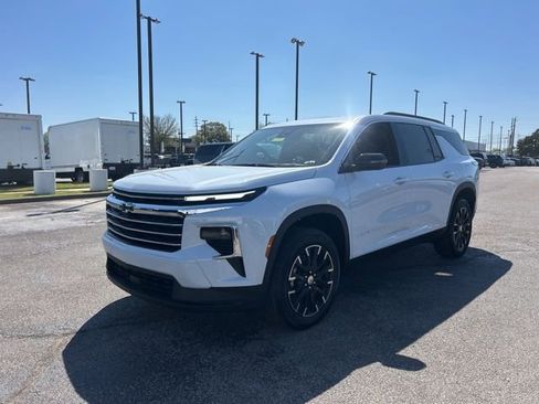 New 2026 Chevrolet Traverse LT w/ Sun and Wheel Package FWD image 7
