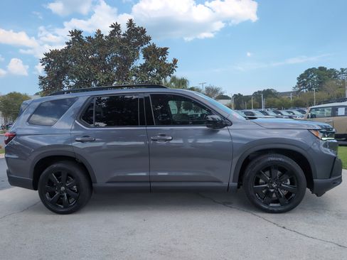 Used 2025 Honda Pilot Black Edition image 11