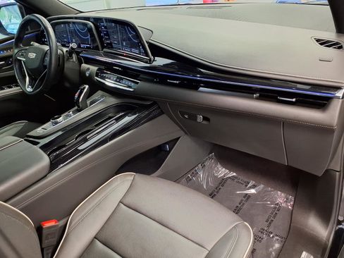 Certified 2024 Cadillac Escalade Sport AWD/4WD image 9