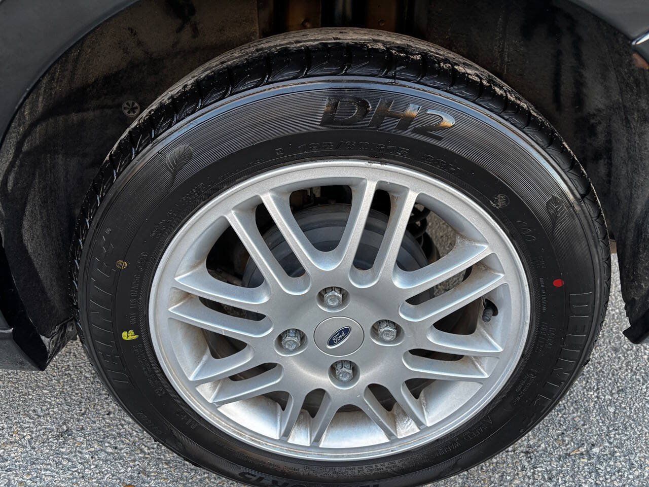 Used 2010 Ford Focus SE FWD image 19