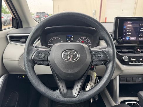 Used 2023 Toyota Corolla Cross L AWD/4WD image 7