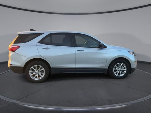 Used 2020 Chevrolet Equinox LS FWD image 9