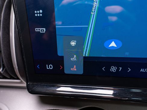 Used 2025 Ford Expedition Active AWD/4WD image 23