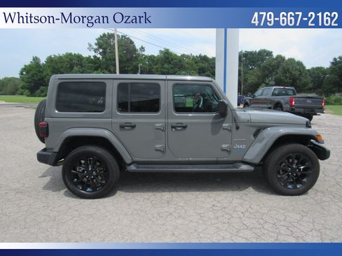 Used 2022 Jeep Wrangler Unlimited Sahara w/ Cold Weather Group AWD/4WD image 17