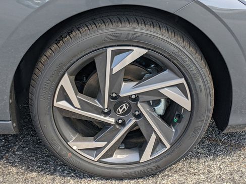 New 2025 Hyundai Elantra Limited image 10
