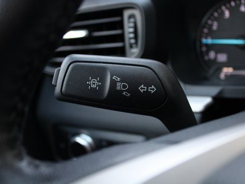 Used 2023 Ford Explorer XLT image 8