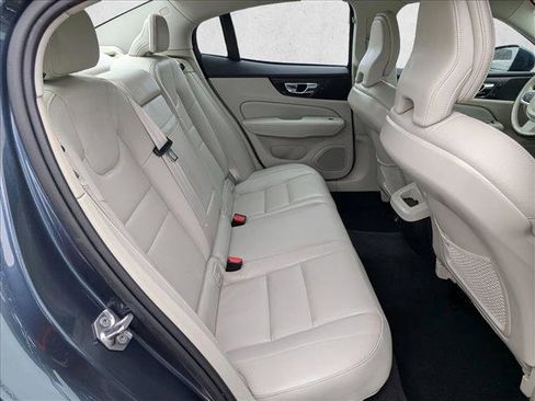 Used 2020 Volvo S60 T5 Momentum image 19