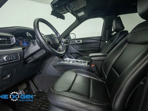 Used 2020 Ford Explorer XLT w/ Equipment Group 202A AWD/4WD image 11