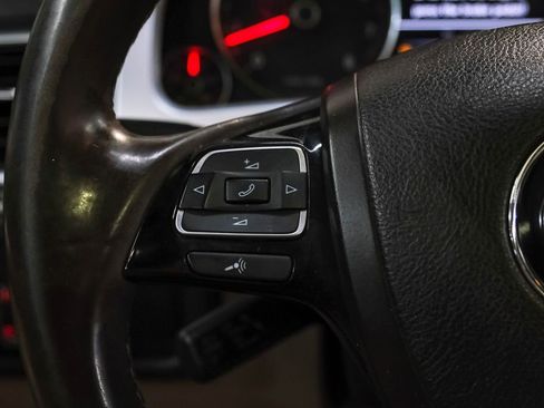 Used 2014 Volkswagen Touareg Sport image 17