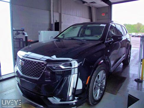 Certified 2024 Cadillac XT6 Premium Luxury w/ Technology Package AWD/4WD image 3