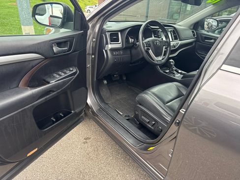 Used 2018 Toyota Highlander XLE AWD/4WD image 8