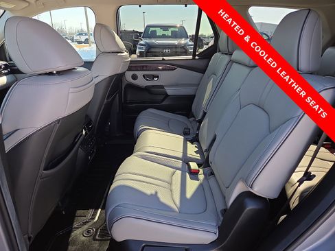 Used 2025 Honda Pilot Elite image 11
