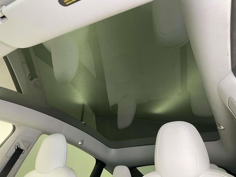 Used 2020 Tesla Model Y Long Range image 18