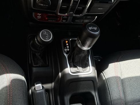 Used 2024 Jeep Wrangler Unlimited Rubicon AWD/4WD image 31