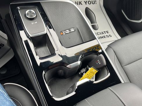 Used 2025 Buick Enclave Preferred image 16