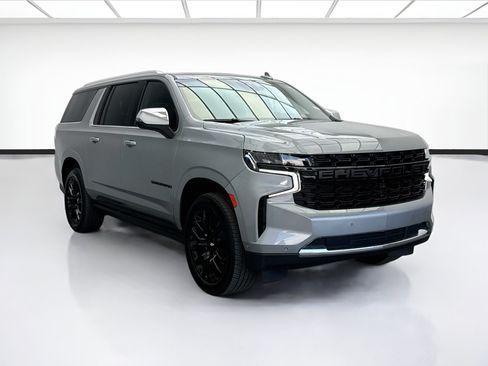 Used 2023 Chevrolet Suburban Premier w/ Advanced Technology Package AWD/4WD image 3