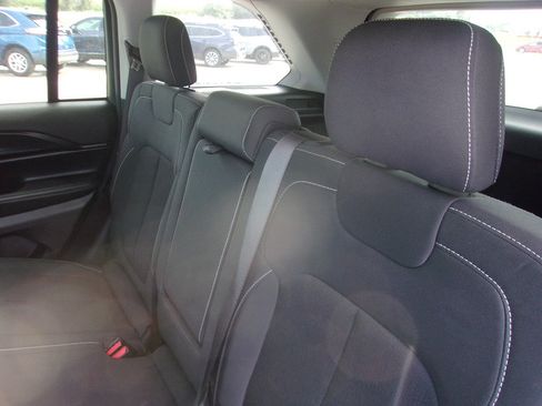 Used 2023 Jeep Grand Cherokee Laredo w/ Luxury Tech Group I AWD/4WD image 17