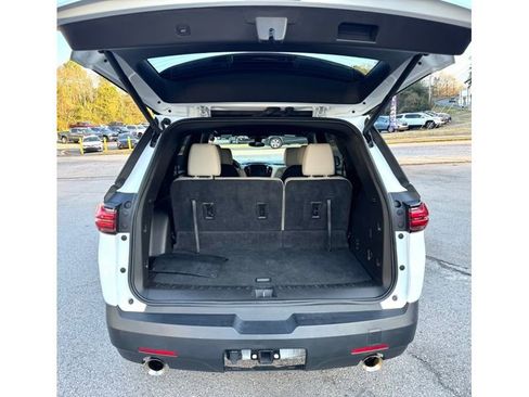 Used 2023 Chevrolet Traverse LT image 5