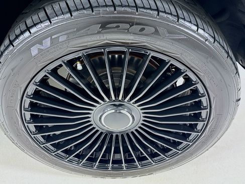 Used 2024 Land Rover Defender 110 Carpathian Edition image 33