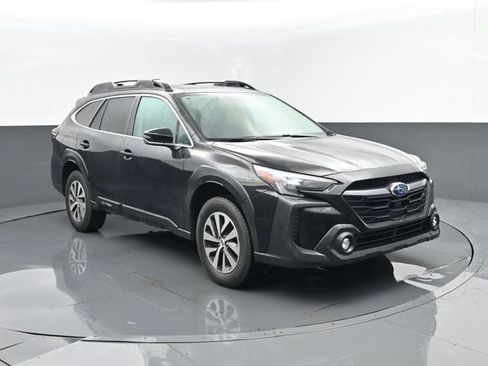 Used 2024 Subaru Outback Premium AWD/4WD image 3