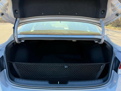 Used 2023 Hyundai Elantra Limited image 13