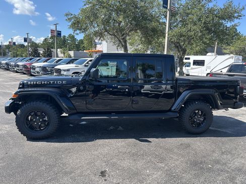 New 2025 Jeep Gladiator Sport image 5