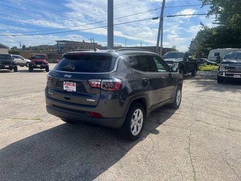 Used 2024 Jeep Compass Latitude AWD/4WD image 6