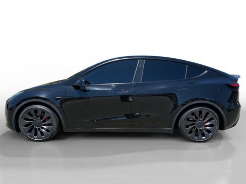 Used 2024 Tesla Model Y Performance AWD/4WD image 2
